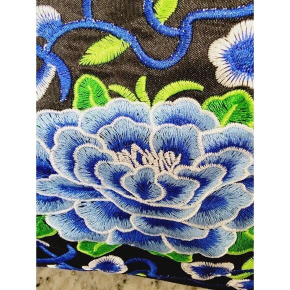 Embroidered Flowers Nylon Crossbody Bag Medium Capacity Shoulder Bag Blue Roses - Picture 4 of 12